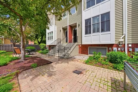 244 N Village Ct, Palatine, IL 60067