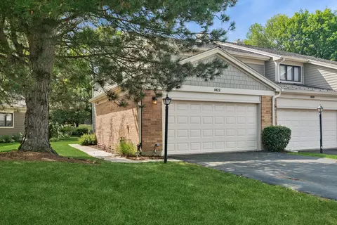1422 James Ct, Libertyville, IL 60048