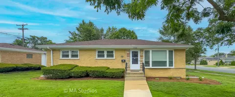 4256 Golf Rd, Skokie, IL 60076