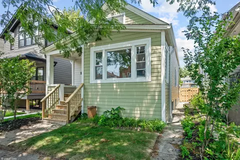 4842 W Warwick Ave, Chicago, IL 60641