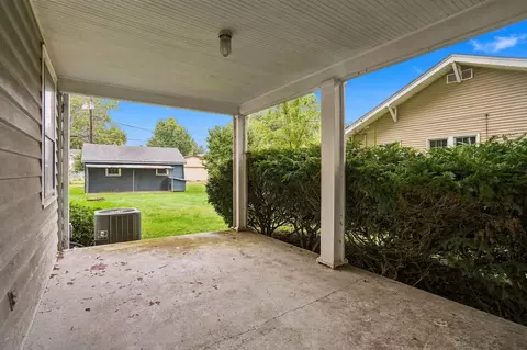 Exterior - 511 27th Ave, Moline, IL 61265 photo 5 of 9