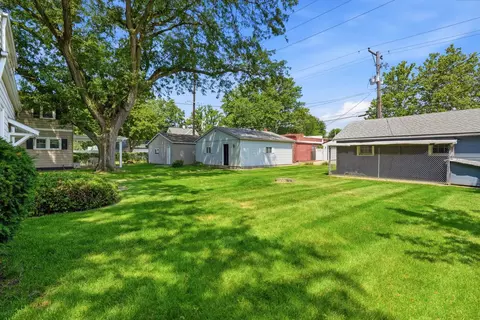 Exterior - 511 27th Ave, Moline, IL 61265 photo 5 of 5