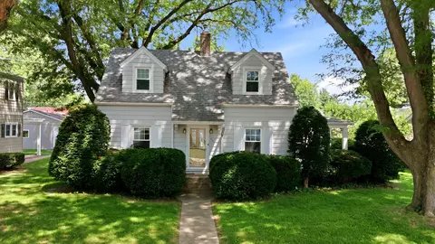 Exterior - 511 27th Ave, Moline, IL 61265 photo 2 of 5