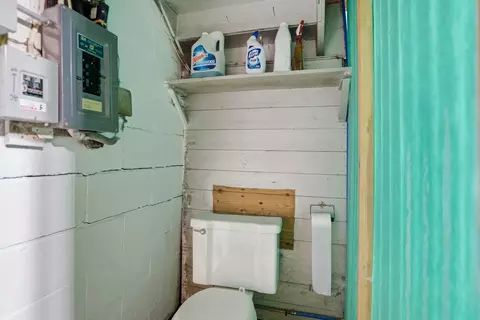 Bath - 511 27th Ave, Moline, IL 61265 photo 2 of 2