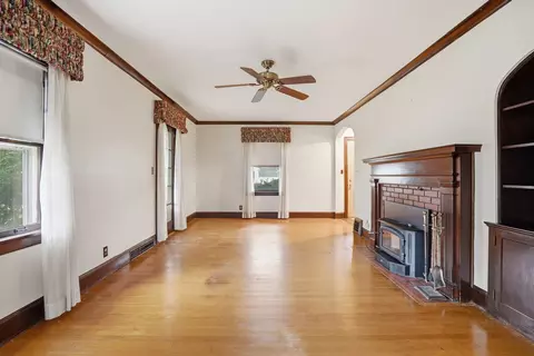 Living - 511 27th Ave, Moline, IL 61265 photo 4 of 4