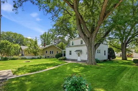 Exterior - 511 27th Ave, Moline, IL 61265 photo 4 of 5