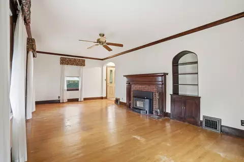 Living - 511 27th Ave, Moline, IL 61265 photo 1 of 4