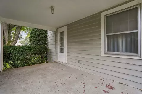 Exterior - 511 27th Ave, Moline, IL 61265 photo 7 of 9