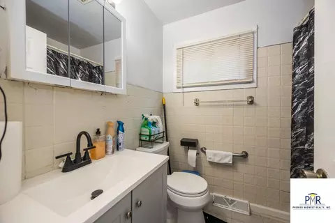 Bath - 5750 S Lowe Ave, Chicago, IL 60621 photo 1 of 2