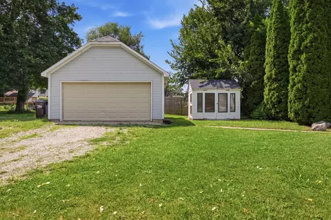 Exterior - 10203 Main St, Hebron, IL 60034 photo 3 of 5