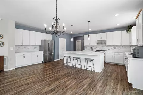 Kitchen - 3617 Emerald Rd, Elgin, IL 60124 photo 2 of 6
