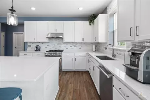 Kitchen - 3617 Emerald Rd, Elgin, IL 60124 photo 5 of 6