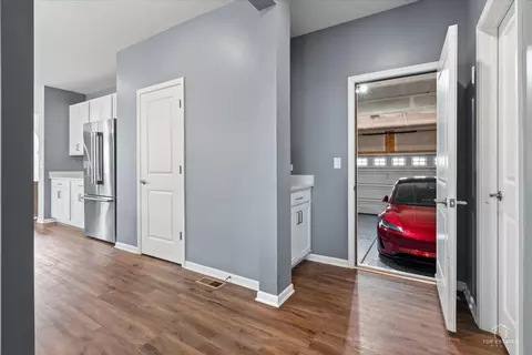 Entry Way - 3617 Emerald Rd, Elgin, IL 60124 photo 4 of 7