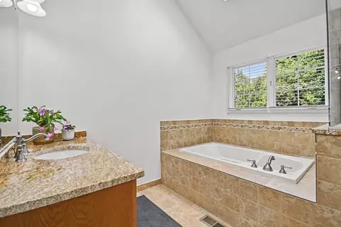 Bath - 2606 Modaff Rd, Naperville, IL 60565 photo 3 of 6