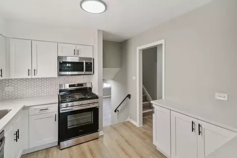 Kitchen - 5445 S 73rd Ave, Summit, IL 60501 photo 2 of 2