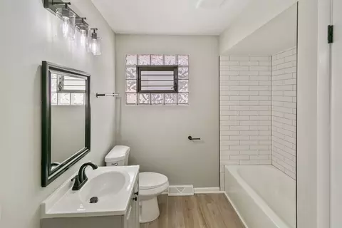 Bath - 5445 S 73rd Ave, Summit, IL 60501 photo 3 of 4