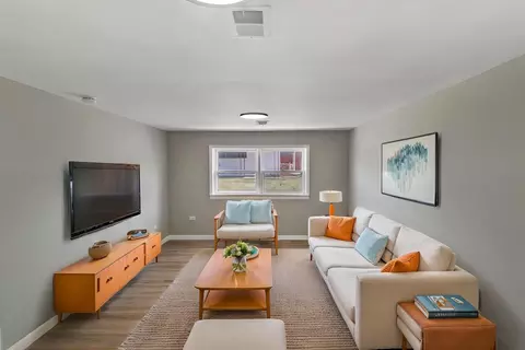 Living - 5445 S 73rd Ave, Summit, IL 60501 photo 4 of 4