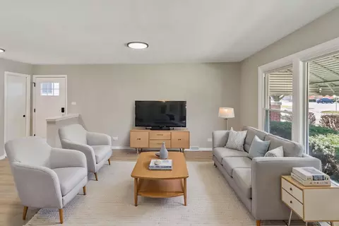 Living - 5445 S 73rd Ave, Summit, IL 60501 photo 1 of 4