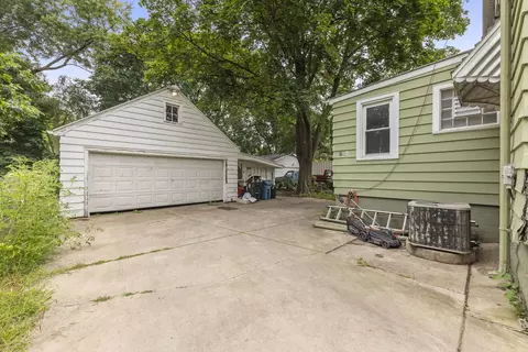 Exterior - 732 Bangs St, Aurora, IL 60505 photo 4 of 4