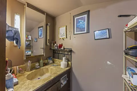 Bath - 732 Bangs St, Aurora, IL 60505 photo 3 of 3