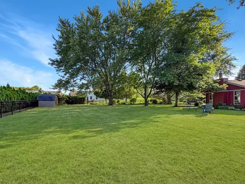 Exterior - 829 Sutton Pl, Freeport, IL 61032 photo 11 of 15