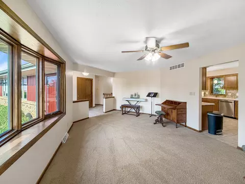 Living - 829 Sutton Pl, Freeport, IL 61032 photo 1 of 6