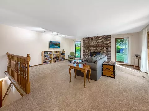 Living - 829 Sutton Pl, Freeport, IL 61032 photo 5 of 6