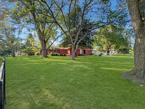 Exterior - 829 Sutton Pl, Freeport, IL 61032 photo 14 of 15