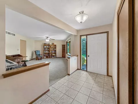 Entry Way - 829 Sutton Pl, Freeport, IL 61032 photo 1 of 2