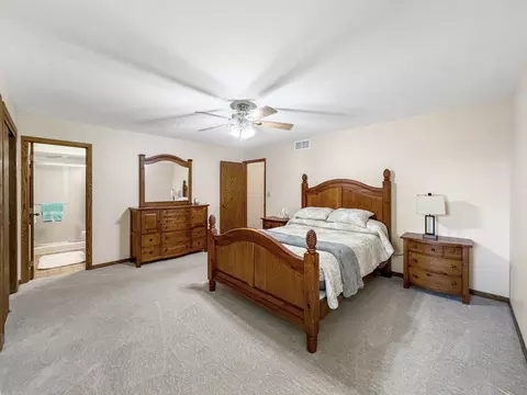 Bedroom - 829 Sutton Pl, Freeport, IL 61032 photo 3 of 8