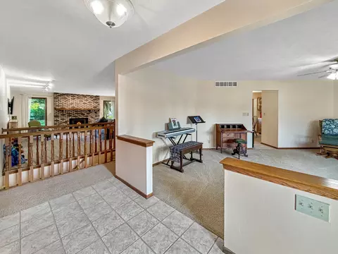 Entry Way - 829 Sutton Pl, Freeport, IL 61032 photo 2 of 2