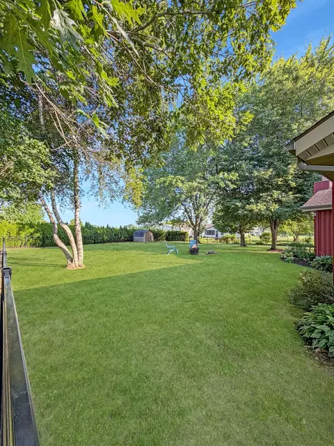 Exterior - 829 Sutton Pl, Freeport, IL 61032 photo 9 of 15