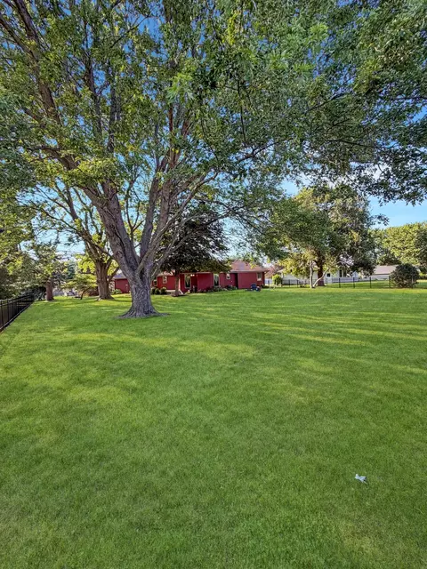 Exterior - 829 Sutton Pl, Freeport, IL 61032 photo 6 of 15