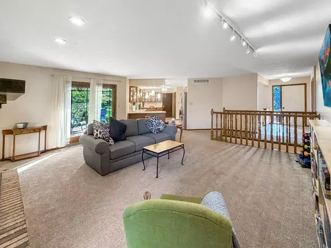 Living - 829 Sutton Pl, Freeport, IL 61032 photo 6 of 6
