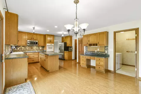 Kitchen - 997 S Hampton Ct, Aurora, IL 60506 photo 5 of 5