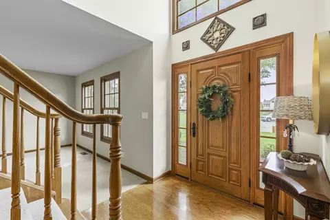 Entry Way - 997 S Hampton Ct, Aurora, IL 60506 photo 1 of 3