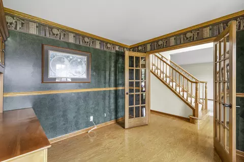 Entry Way - 997 S Hampton Ct, Aurora, IL 60506 photo 2 of 3