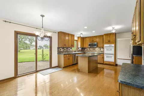 Kitchen - 997 S Hampton Ct, Aurora, IL 60506 photo 4 of 5