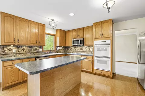 Kitchen - 997 S Hampton Ct, Aurora, IL 60506 photo 2 of 5