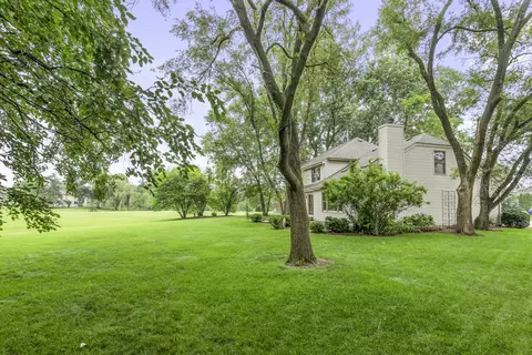 Exterior - 997 S Hampton Ct, Aurora, IL 60506 photo 10 of 17