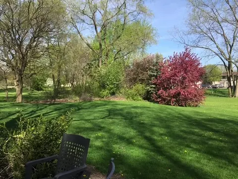 Exterior - 997 S Hampton Ct, Aurora, IL 60506 photo 11 of 17