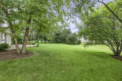Exterior - 997 S Hampton Ct, Aurora, IL 60506 photo 5 of 17