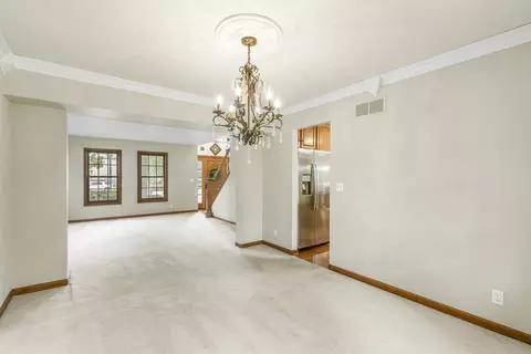 Living - 997 S Hampton Ct, Aurora, IL 60506 photo 4 of 8