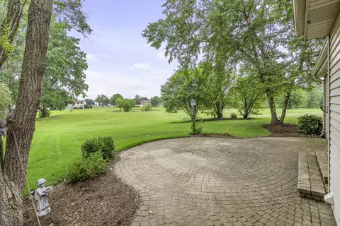 Exterior - 997 S Hampton Ct, Aurora, IL 60506 photo 4 of 17