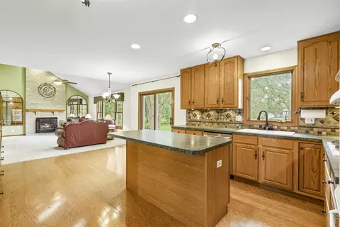 Kitchen - 997 S Hampton Ct, Aurora, IL 60506 photo 1 of 5