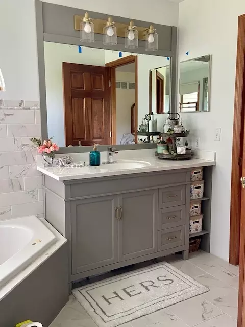 Bath - 997 S Hampton Ct, Aurora, IL 60506 photo 4 of 10