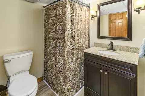 Bath - 997 S Hampton Ct, Aurora, IL 60506 photo 10 of 10