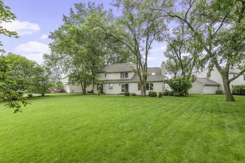 Exterior - 997 S Hampton Ct, Aurora, IL 60506 photo 8 of 17