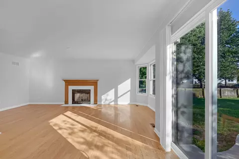 Living - 1917 Chestnut Grove Dr, Plainfield, IL 60586 photo 2 of 4