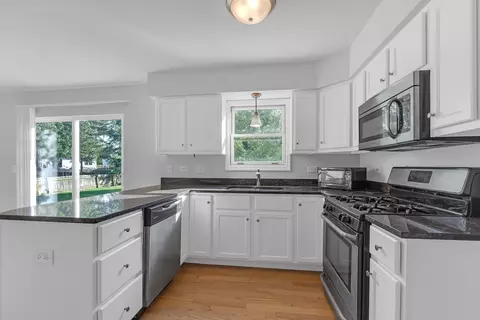 Kitchen - 1917 Chestnut Grove Dr, Plainfield, IL 60586 photo 1 of 2